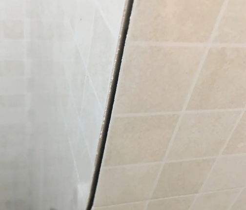 龙安瓷砖空鼓维修公司分享阳台瓷砖脱落的修复过程可以分为以下几个步骤