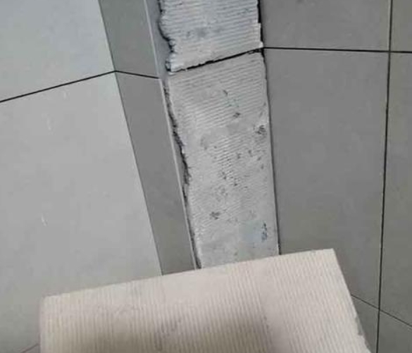 龙安瓷砖空鼓维修公司分享下厨房瓷砖脱落的补救措施。